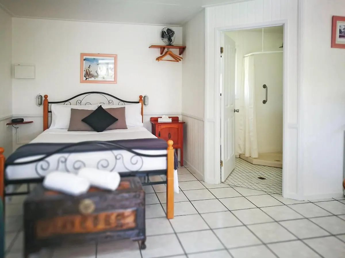 Chillagoe Cabins And Tours